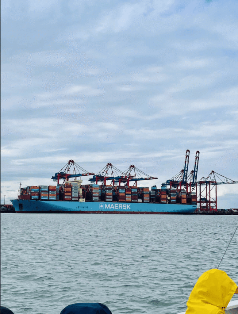 containerschiff hafen